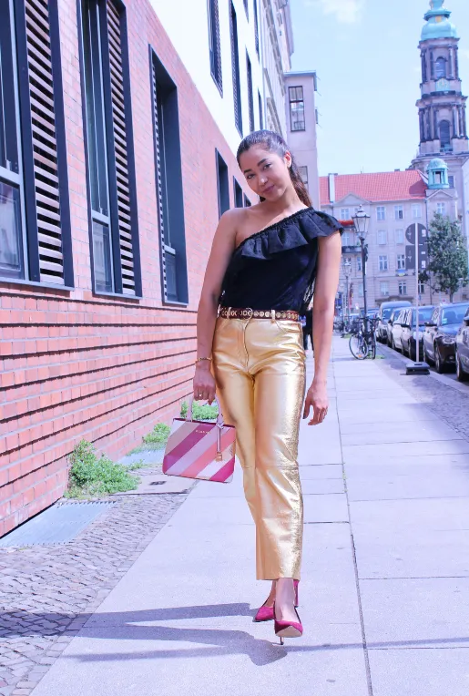 ASYMMETRICAL BI-MATERIAL BODY