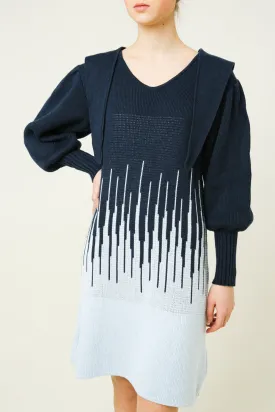 Dress with a yoke on the back