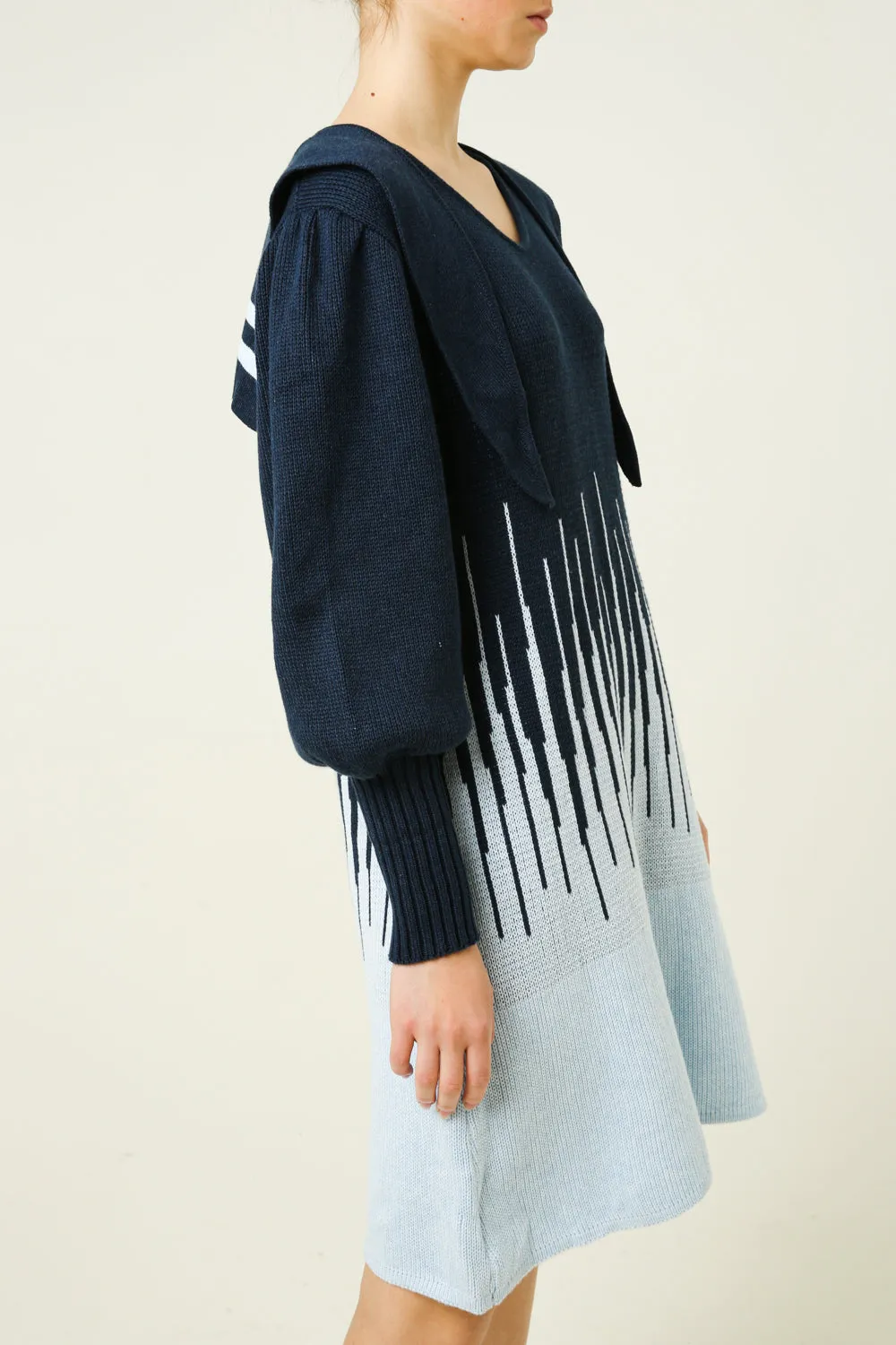 Dress with a yoke on the back